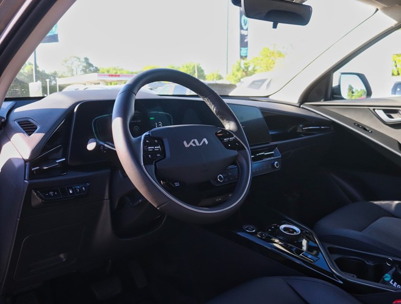 2024 Kia Niro PHEV 1000KM/TANK/BEST IN CLASS CARGO/OFF-LEASE