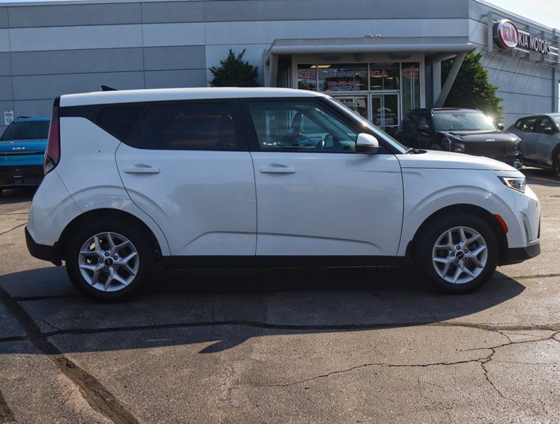 2023 Kia Soul EX IVT