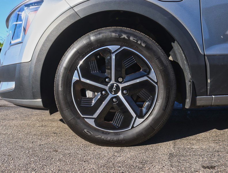 2024 Kia Niro Plug-In Hybrid 1000KM/TANK/BEST IN CLASS CARGO/OFF-LEASE