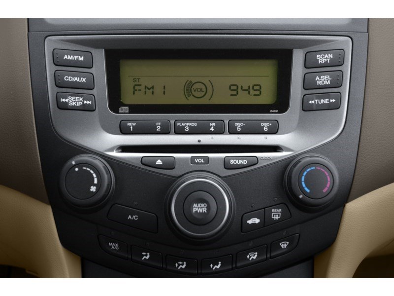 2007 Honda Accord 4dr I4 AT SE Interior Shot 2