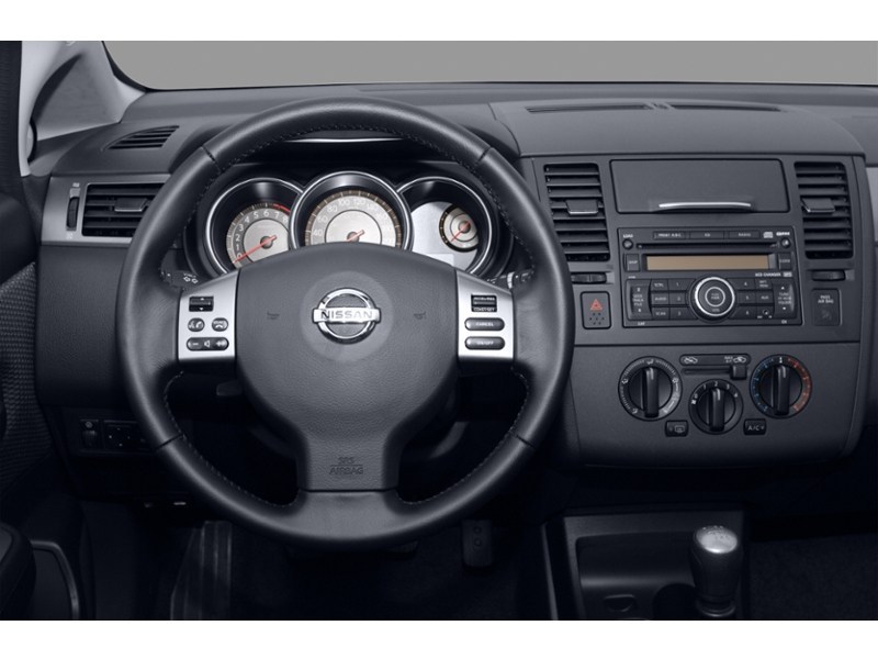 2010 Nissan Versa 5dr HB I4 Manual 1.8 S Interior Shot 3