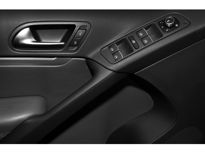 2013 Volkswagen Tiguan 4dr Auto Comfortline 4Motion Exterior Shot 15