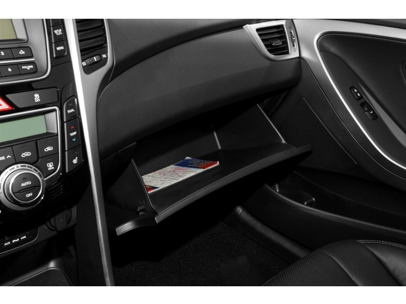 2013 Hyundai Elantra GT 5dr HB Auto GLS Interior Shot 4