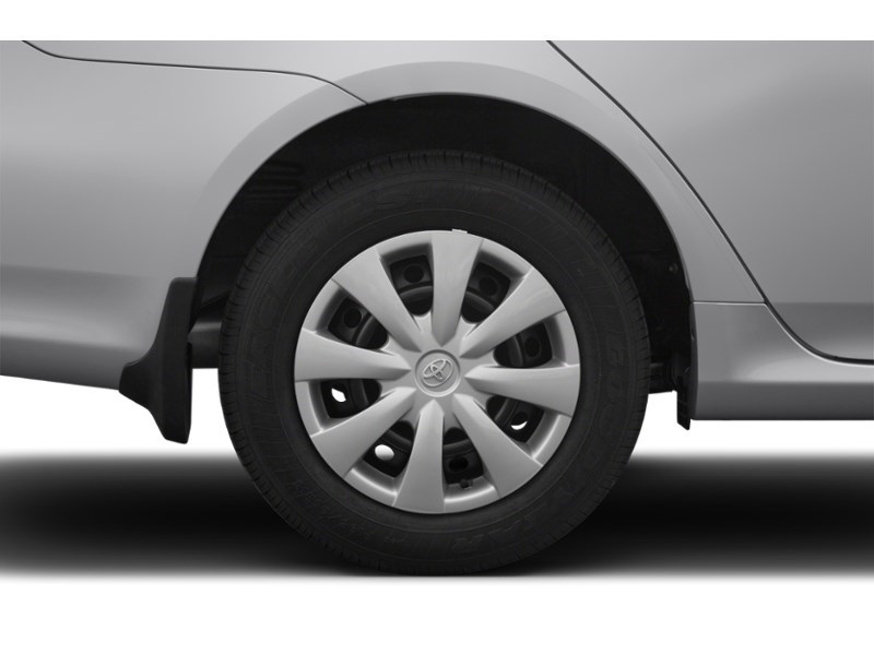 2013 Toyota Corolla 4dr Sdn Auto LE Exterior Shot 5