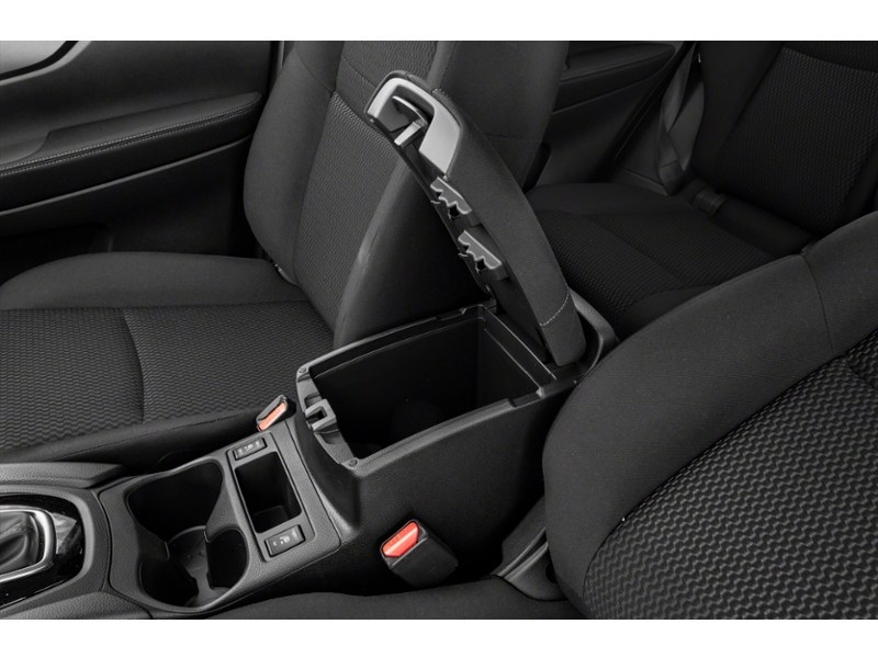 2017 Nissan Qashqai FWD 4dr S CVT Interior Shot 7