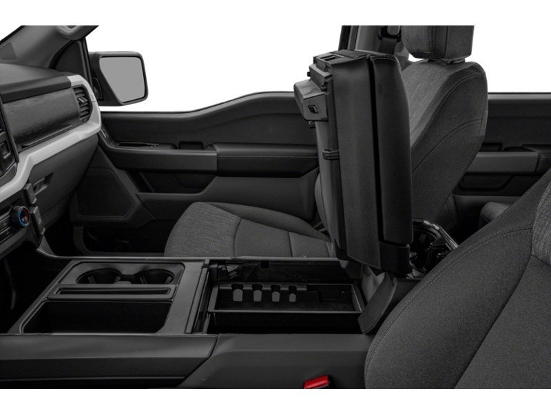 2022 Ford F-150 XLT 4WD SuperCrew 5.5' Box Interior Shot 7