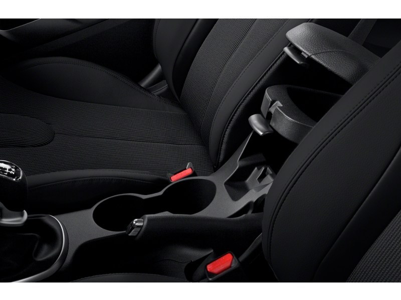 2013 Hyundai Veloster 3dr Cpe Auto w/Tech Interior Shot 8