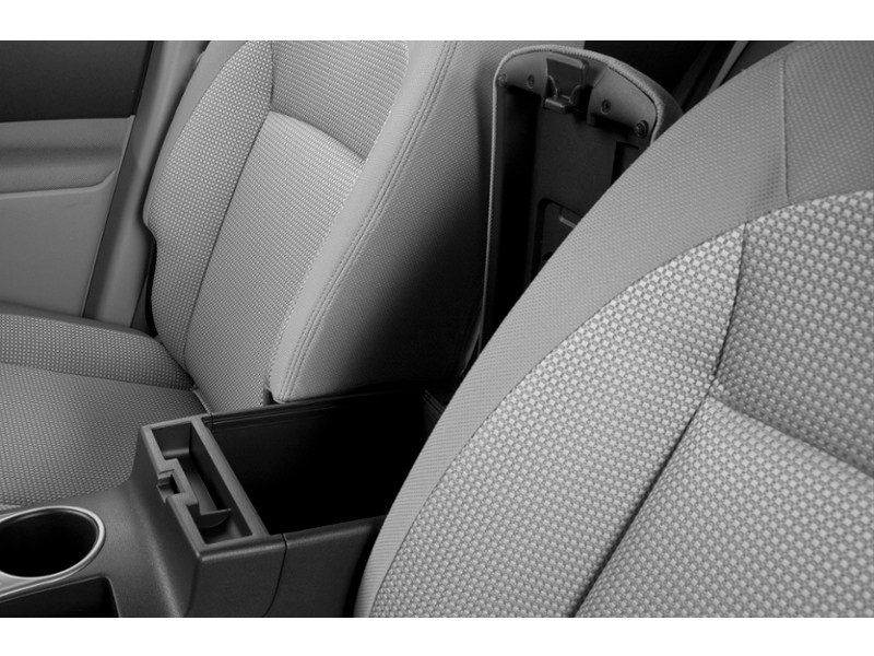2013 Nissan Rogue FWD 4dr SV Interior Shot 8