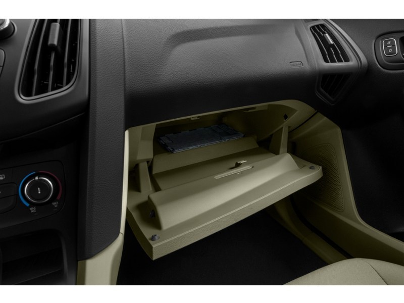 2016 Ford Focus 4dr Sdn SE Interior Shot 4