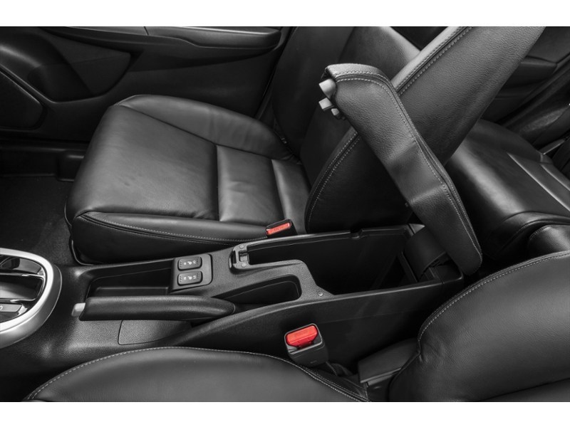 2015 Honda Fit 5dr HB CVT EX-L Navi Exterior Shot 11