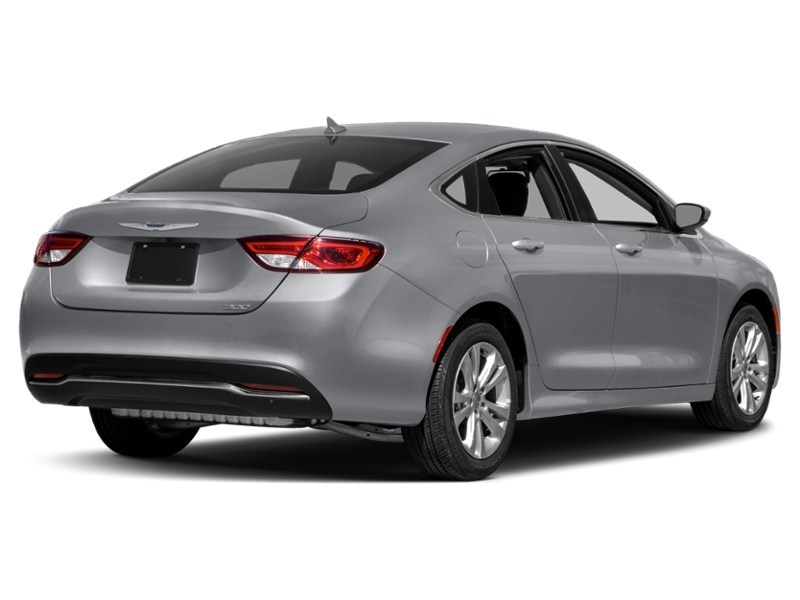 2015 Chrysler 200 4dr Sdn Limited FWD Exterior Shot 2