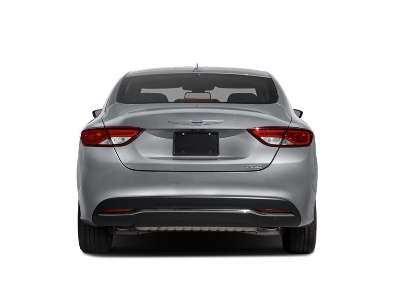 2015 Chrysler 200 4dr Sdn Limited FWD Exterior Shot 8