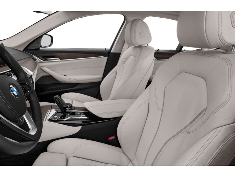 2018 BMW 5 Series 530i xDrive Sedan/CLEAN CARFAX/SAFETY CERTIFIED Interior Shot 4