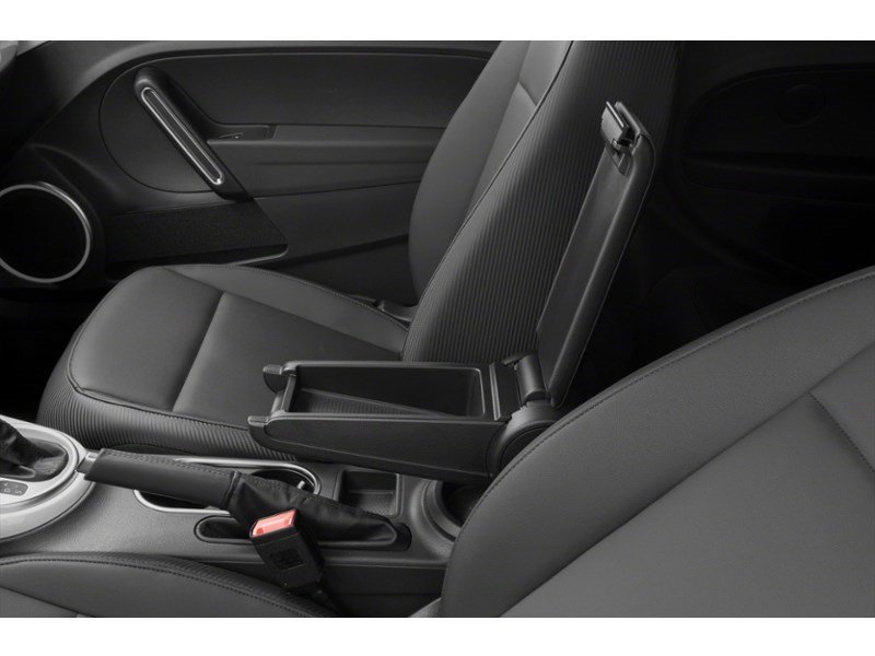 2018 Volkswagen Beetle Trendline Auto Interior Shot 7