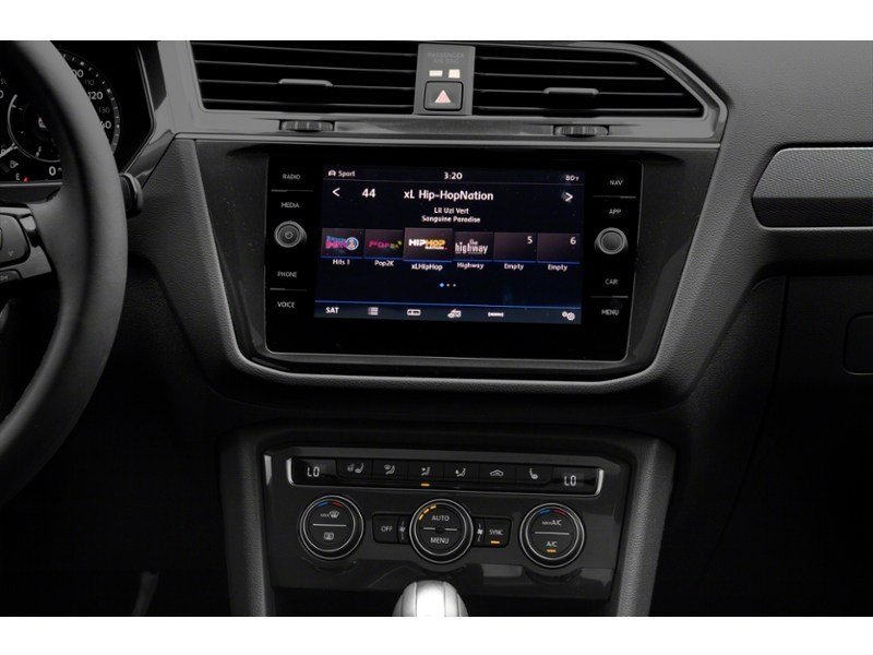 2021 Volkswagen Tiguan Highline 4MOTION Interior Shot 2