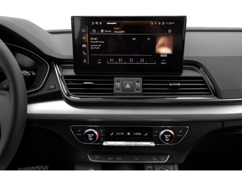 2021 Audi Q5 Sportback Progressiv 45 TFSI quattro Interior Shot 2