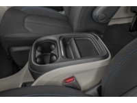 2022 Chrysler Pacifica Limited FWD Interior Shot 7