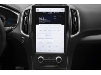 2022 Ford Edge Titanium AWD Interior Shot 2