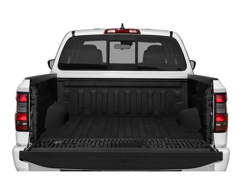 2022 Nissan Frontier Crew Cab SV Long Bed 4x4 Exterior Shot 4