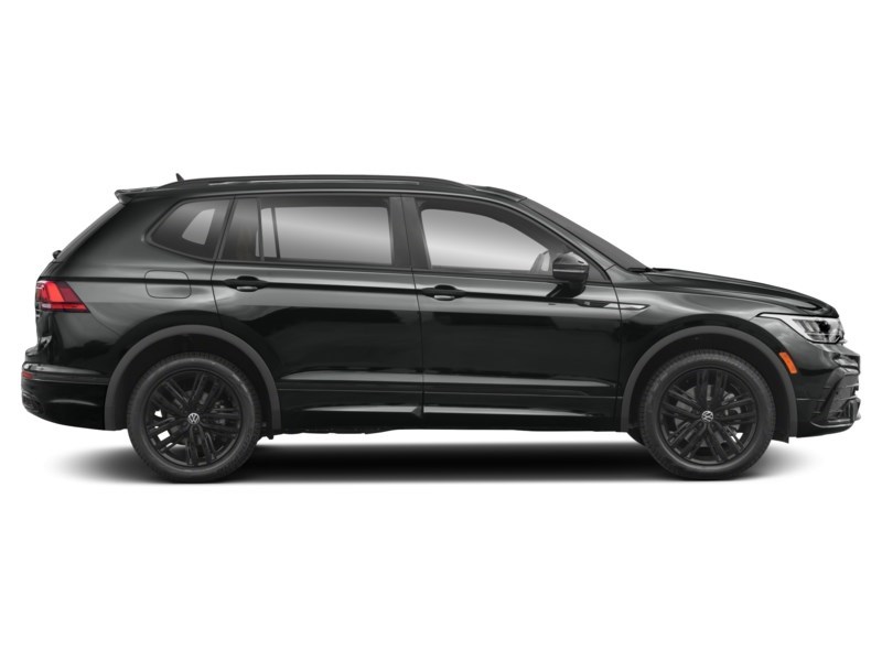 2022 Volkswagen Tiguan Comfortline R-Line Black Edition 4MOTION Exterior Shot 10