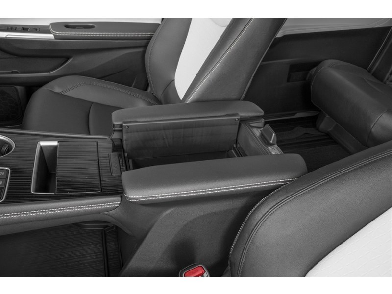2025 Toyota Sienna XSE 7-Passenger AWD Interior Shot 7