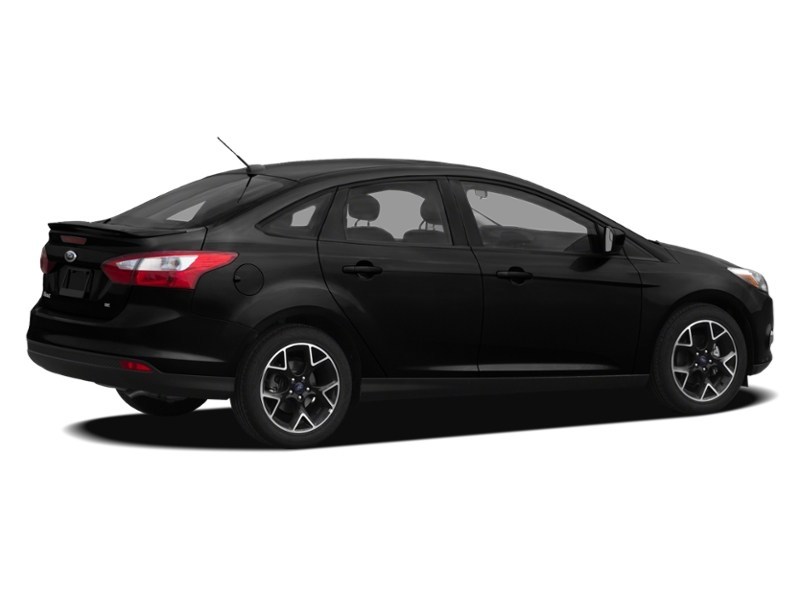2012 Ford Focus 4dr Sdn Titanium Tuxedo Black Metallic  Shot 5