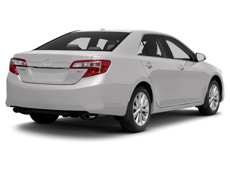 2012 Toyota Camry 4dr Sdn V6 Auto XLE Alpine White  Shot 32